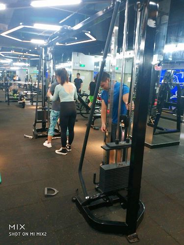  因出国低价急转健身房或是承包给创业人士