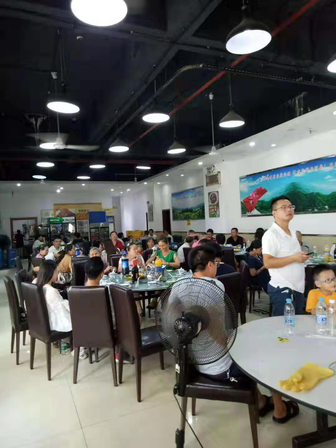 【宝安石岩300平方临街餐饮店铺诚心转让】
