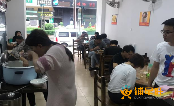 (转让) 布吉临街湘菜馆旺铺转让，可空转急转