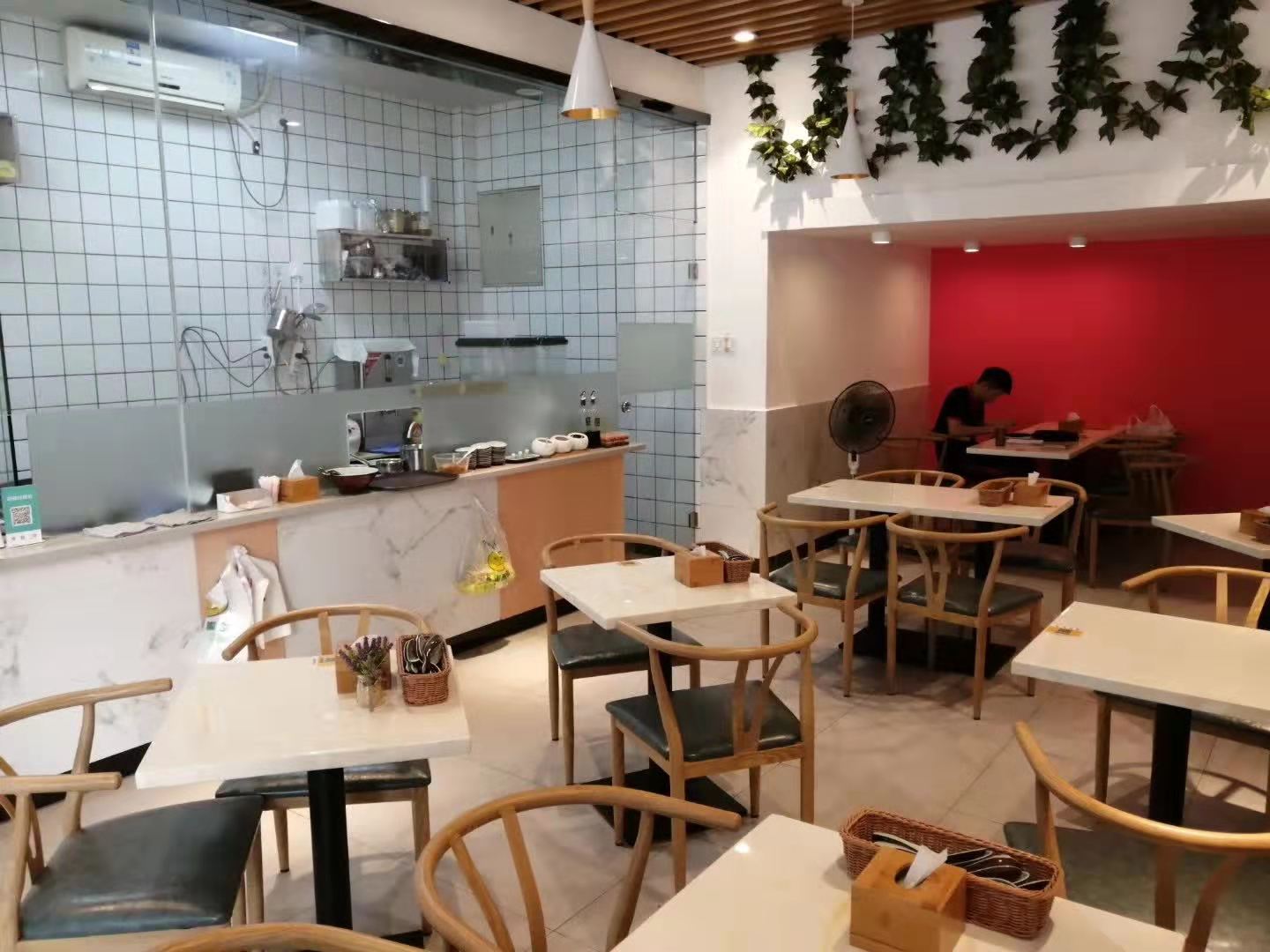 龙华天虹商场旁营业中餐馆转让