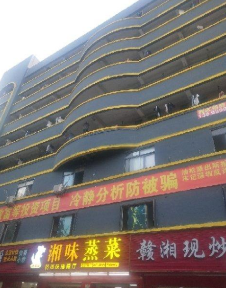 【宝安福永118平方餐饮旺铺转让】