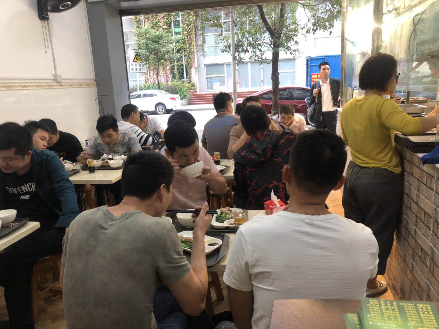 布吉中学快餐店旺铺转让