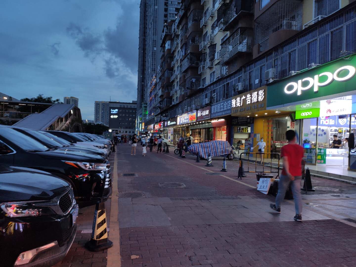 龙岗大芬地铁旁营业中餐馆转让