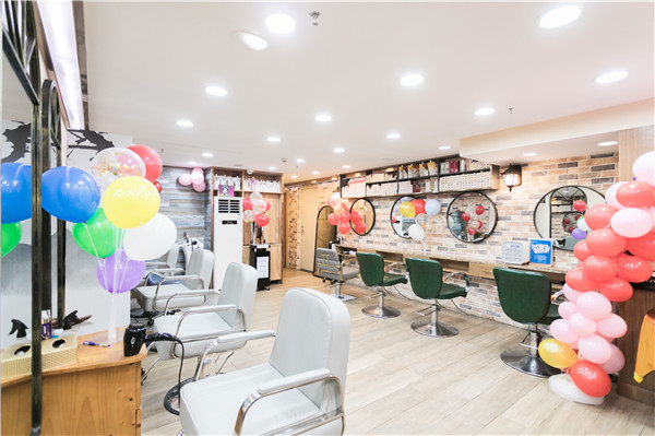 罗湖200平米美容美发综合店转让