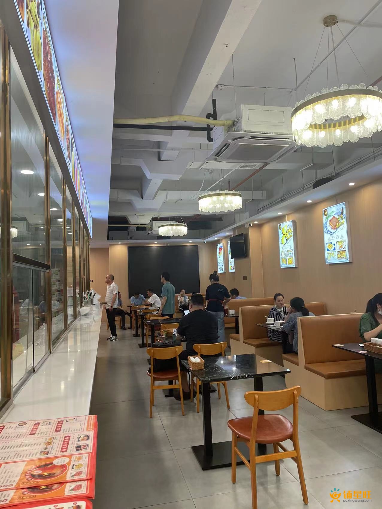 龙华民治餐饮食街一楼旺铺转让