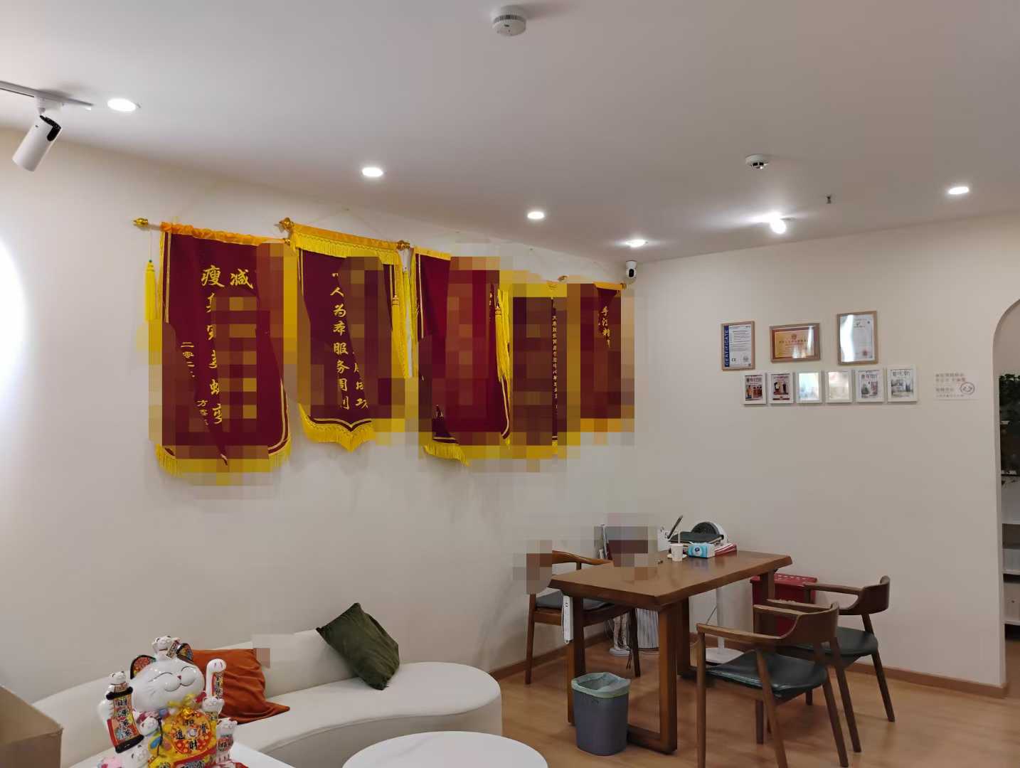 南头高档小区出入口美容美体店转让