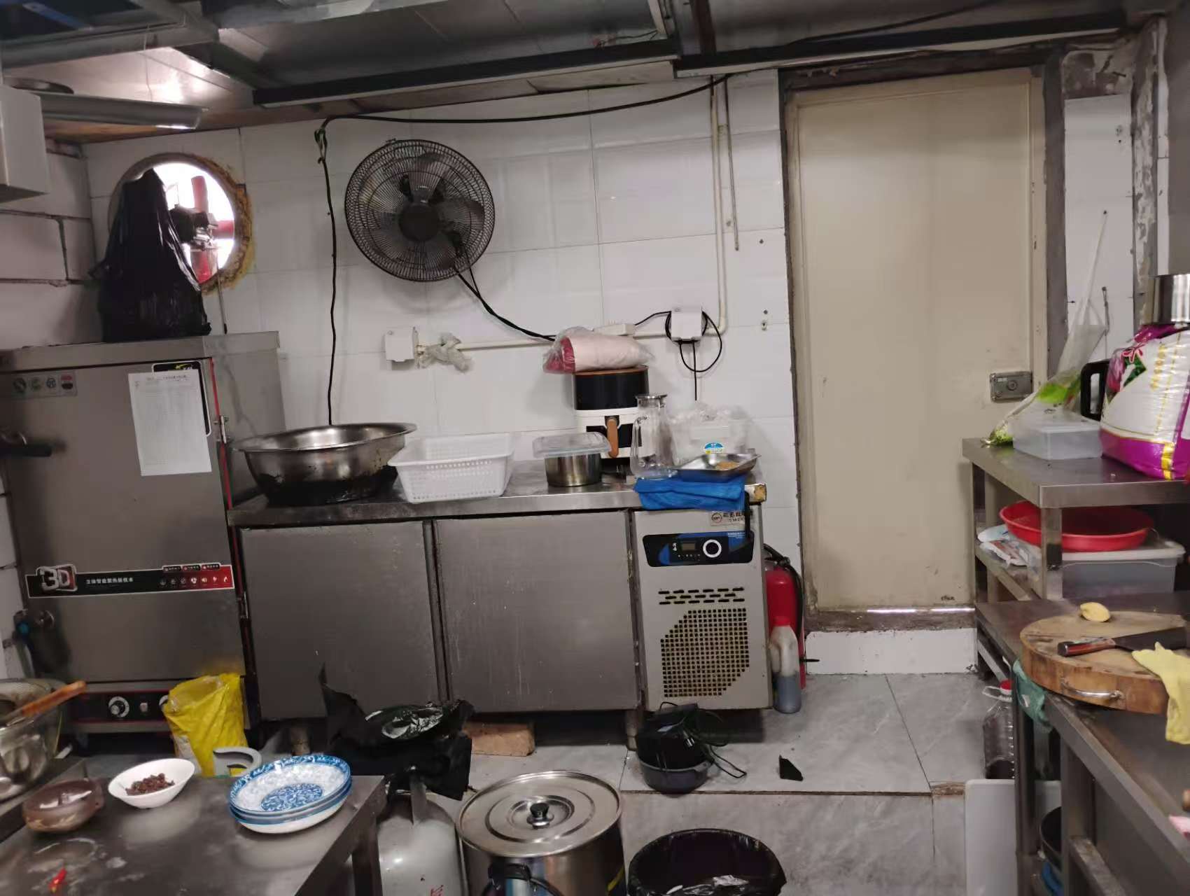 罗湖莲塘地铁口小吃店转让（可外摆）
