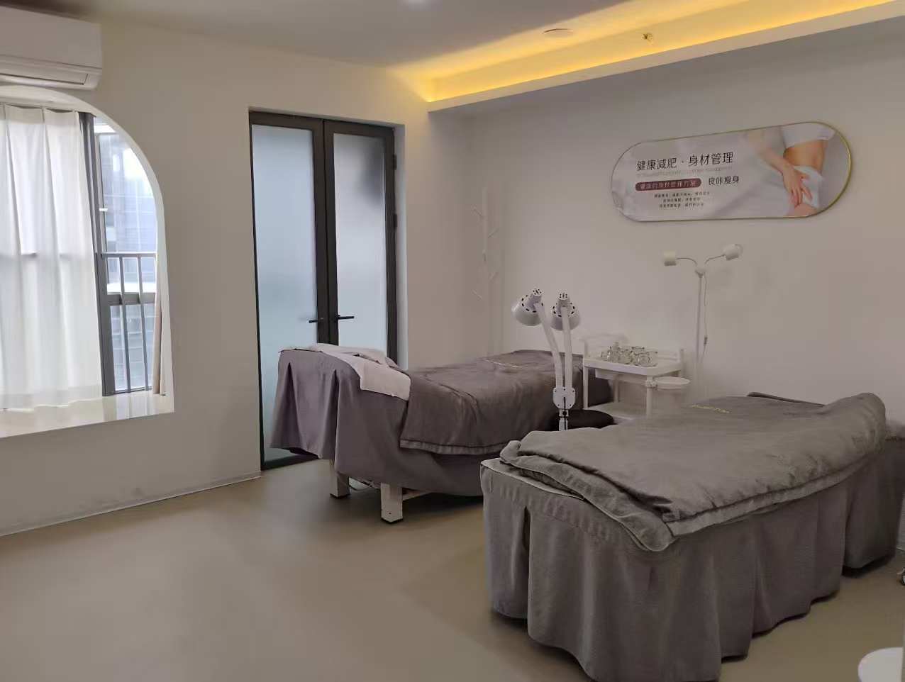 西乡地铁口美容工作室转让