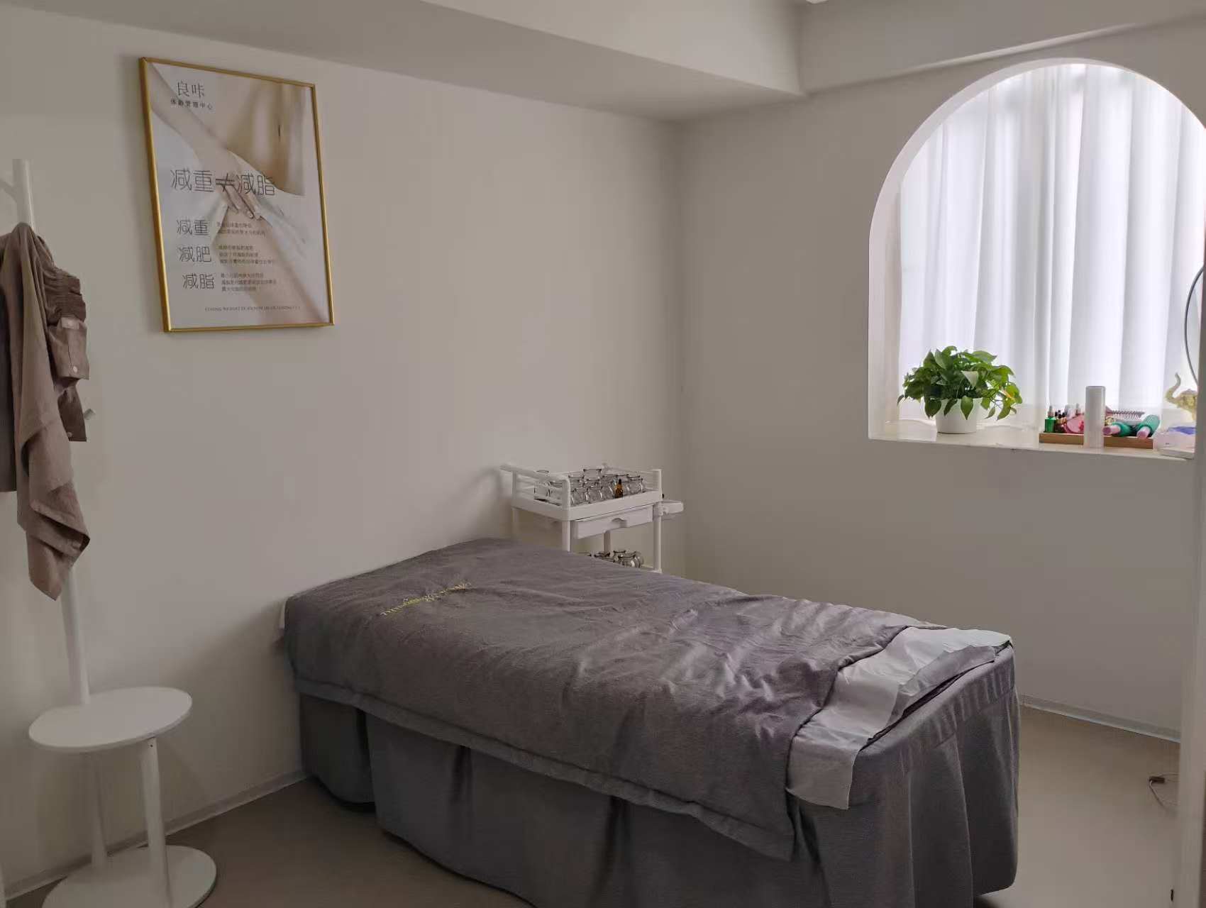 西乡地铁口美容工作室转让